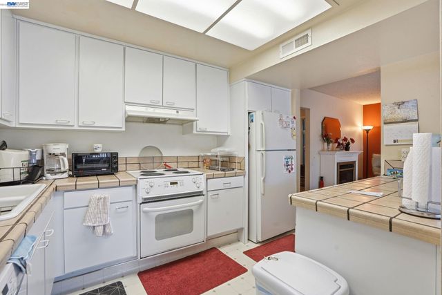 1732 Oakmont Dr 4, Walnut Creek, CA 94595