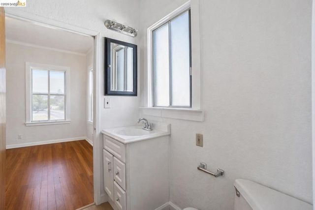 880 52nd St, Oakland, CA 94608