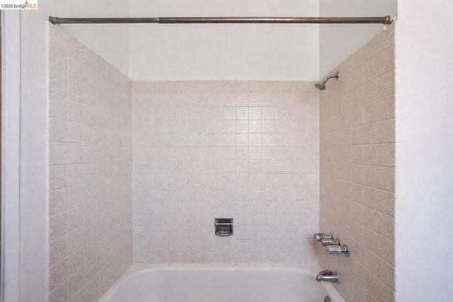 880 52nd St, Oakland, CA 94608