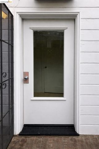 880 52nd St, Oakland, CA 94608
