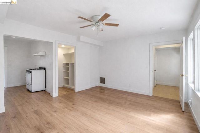 880 52nd St, Oakland, CA 94608
