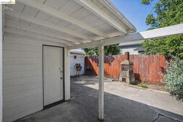 880 52nd St, Oakland, CA 94608