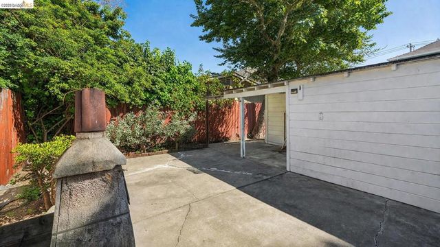 880 52nd St, Oakland, CA 94608