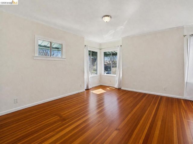 880 52nd St, Oakland, CA 94608
