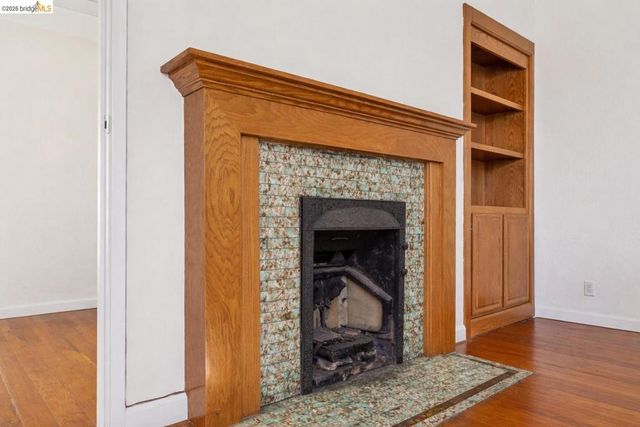 880 52nd St, Oakland, CA 94608