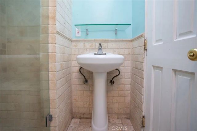 8855 Tyrone Avenue, Panorama City, CA 91402