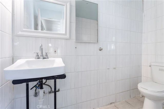 8855 Tyrone Avenue, Panorama City, CA 91402