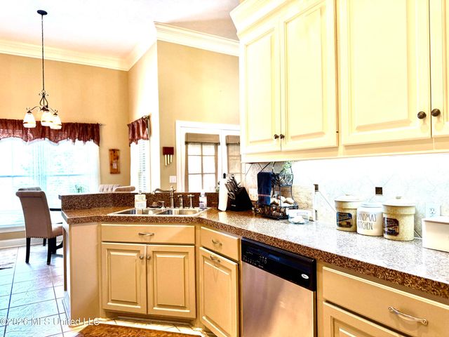 112 Elizabeth Drive, Brandon, MS 39042