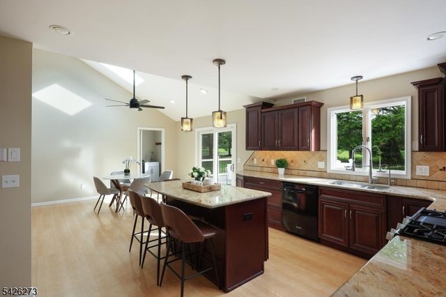 77 Ridgeview Dr, Montgomery Twp., NJ 08502
