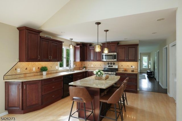 77 Ridgeview Dr, Montgomery Twp., NJ 08502