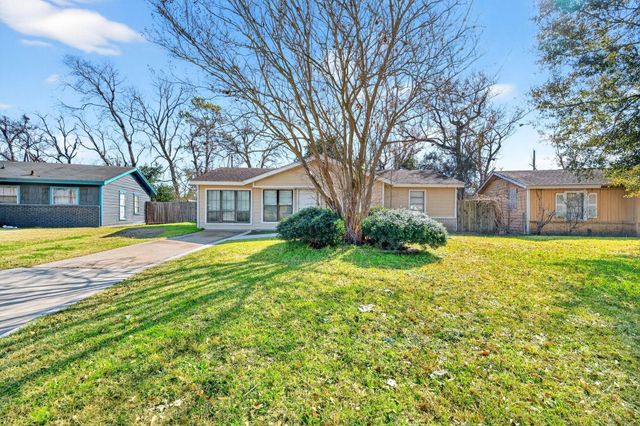 7726 Claiborne Street, Houston, TX 77016