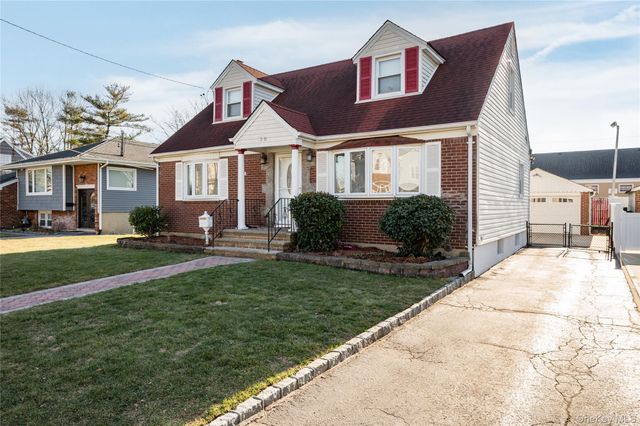 30 1St Street, New Hyde Park, NY 11040