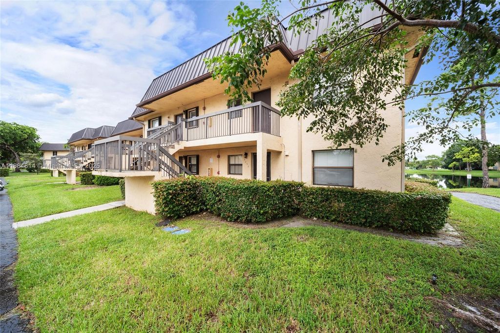 9258 NW 1st St 206, Pembroke Pines, FL 33024