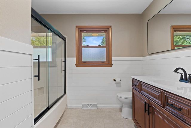 W140 Belleview AVENUE, Oconomowoc, WI 53066
