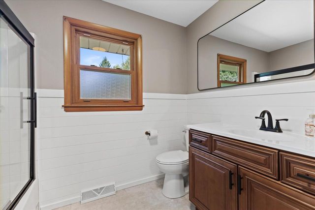 W140 Belleview AVENUE, Oconomowoc, WI 53066