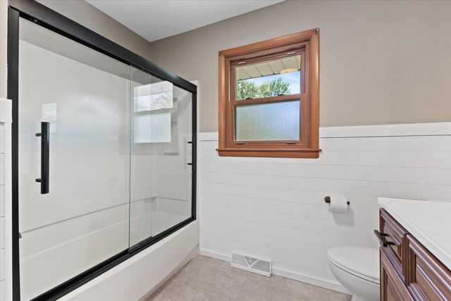 W140 Belleview AVENUE, Oconomowoc, WI 53066