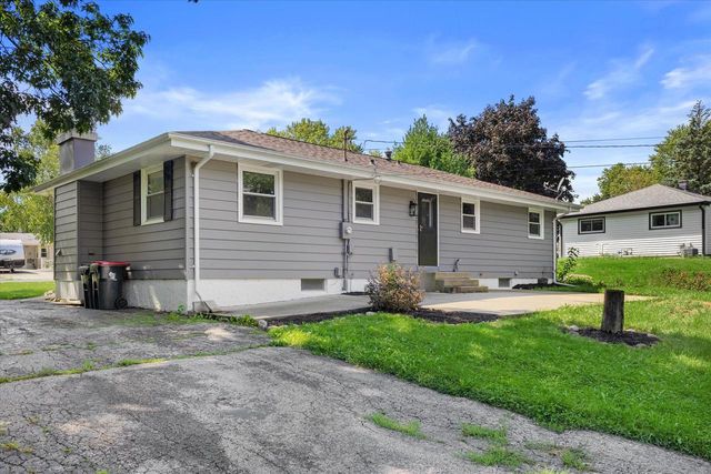 W140 Belleview AVENUE, Oconomowoc, WI 53066