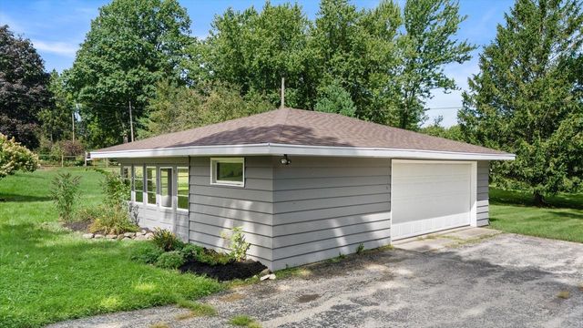 W140 Belleview AVENUE, Oconomowoc, WI 53066