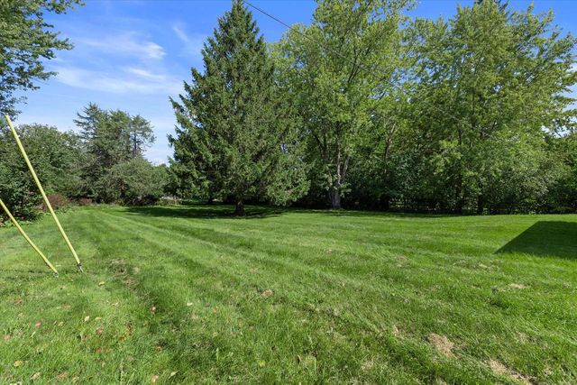 W140 Belleview AVENUE, Oconomowoc, WI 53066