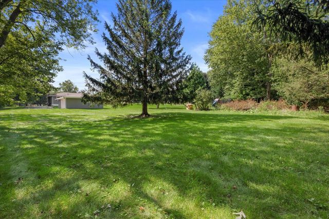 W140 Belleview AVENUE, Oconomowoc, WI 53066