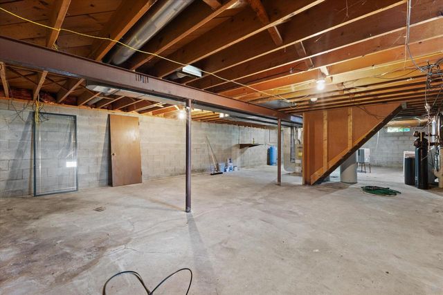 W140 Belleview AVENUE, Oconomowoc, WI 53066