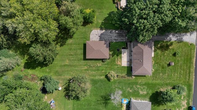 W140 Belleview AVENUE, Oconomowoc, WI 53066