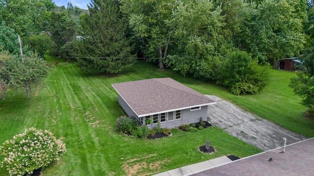 W140 Belleview AVENUE, Oconomowoc, WI 53066