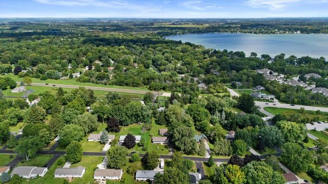 W140 Belleview AVENUE, Oconomowoc, WI 53066