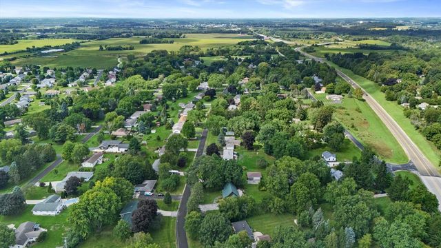 W140 Belleview AVENUE, Oconomowoc, WI 53066