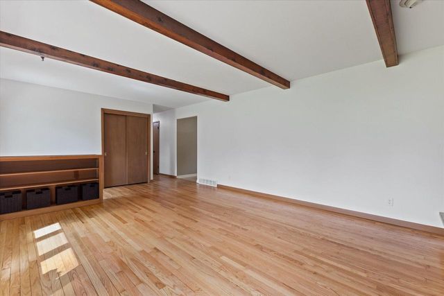 W140 Belleview AVENUE, Oconomowoc, WI 53066