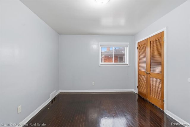 18072 Snow Avenue, Dearborn, MI 48124