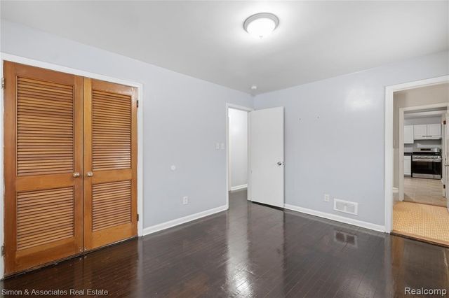 18072 Snow Avenue, Dearborn, MI 48124