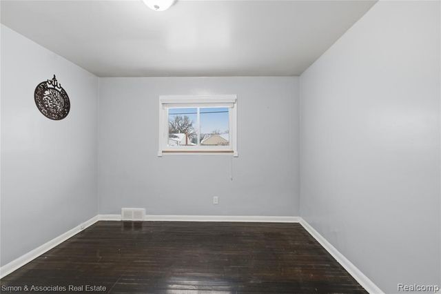 18072 Snow Avenue, Dearborn, MI 48124