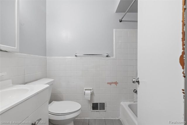 18072 Snow Avenue, Dearborn, MI 48124