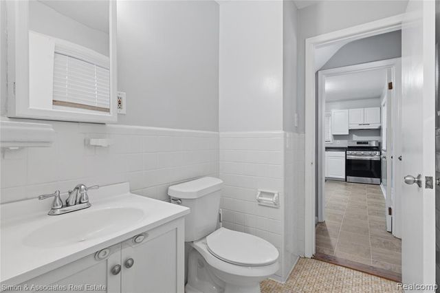 18072 Snow Avenue, Dearborn, MI 48124