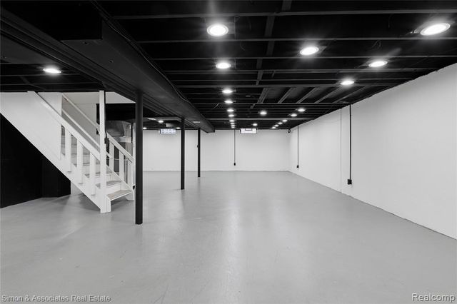 18072 Snow Avenue, Dearborn, MI 48124