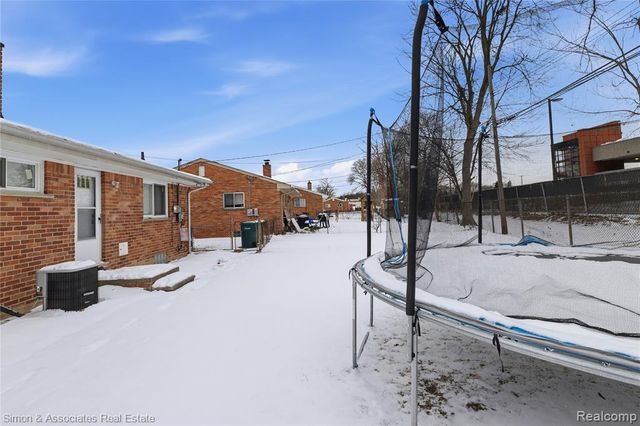18072 Snow Avenue, Dearborn, MI 48124