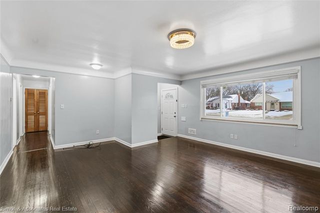 18072 Snow Avenue, Dearborn, MI 48124