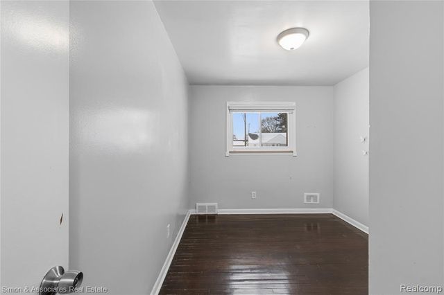 18072 Snow Avenue, Dearborn, MI 48124