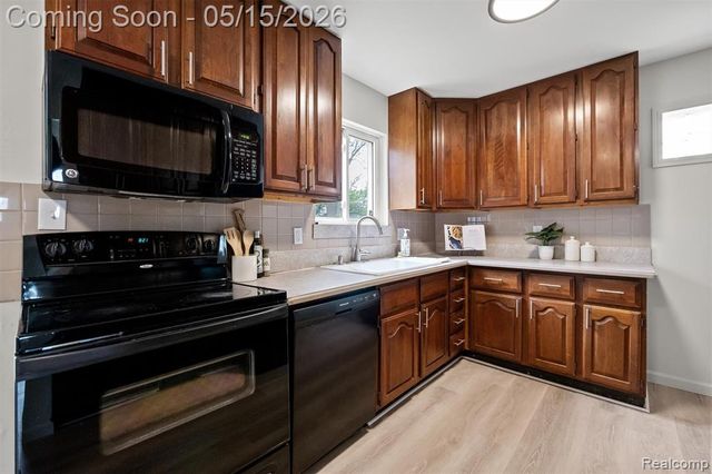 13144 Stamford Avenue, Warren, MI 48089