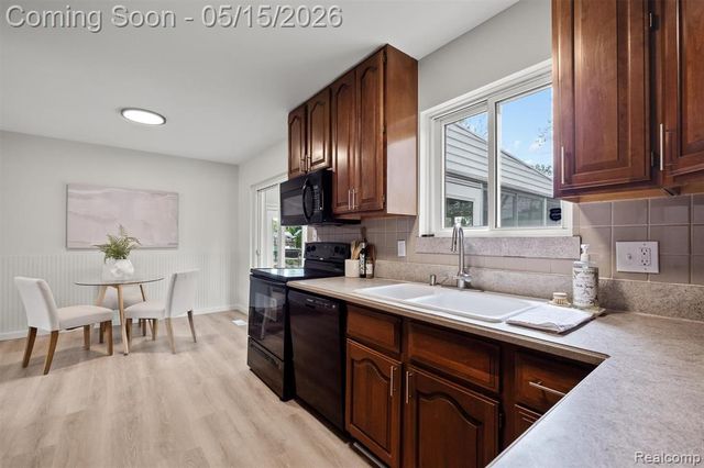 13144 Stamford Avenue, Warren, MI 48089
