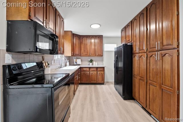 13144 Stamford Avenue, Warren, MI 48089