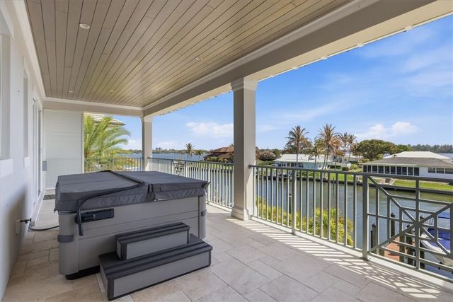 21 Royal Palm Point C, Vero Beach, FL 32960