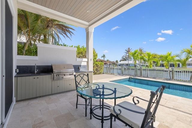 21 Royal Palm Point C, Vero Beach, FL 32960