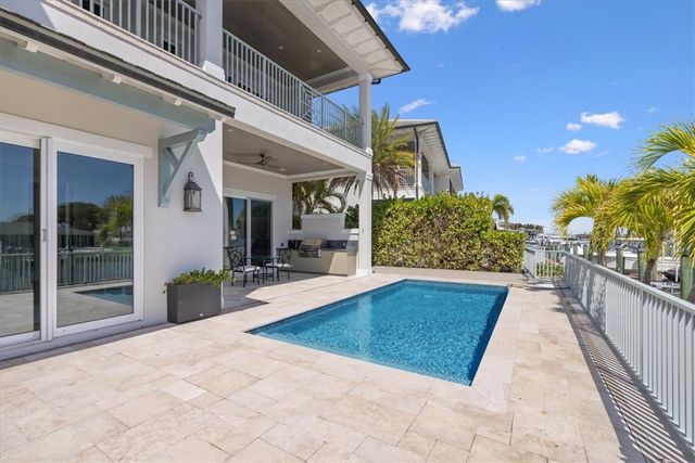 21 Royal Palm Point C, Vero Beach, FL 32960