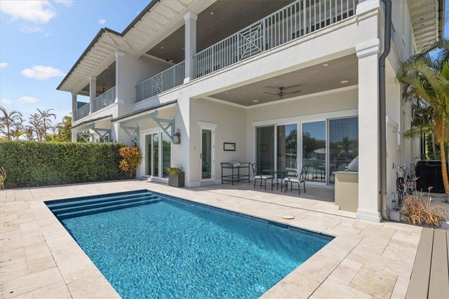 21 Royal Palm Point C, Vero Beach, FL 32960