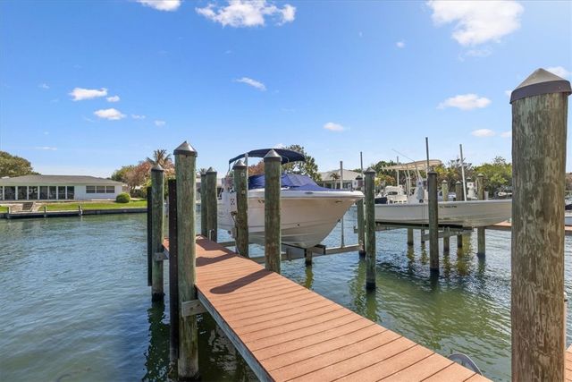 21 Royal Palm Point C, Vero Beach, FL 32960