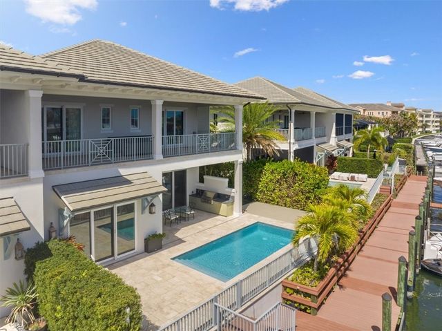 21 Royal Palm Point C, Vero Beach, FL 32960