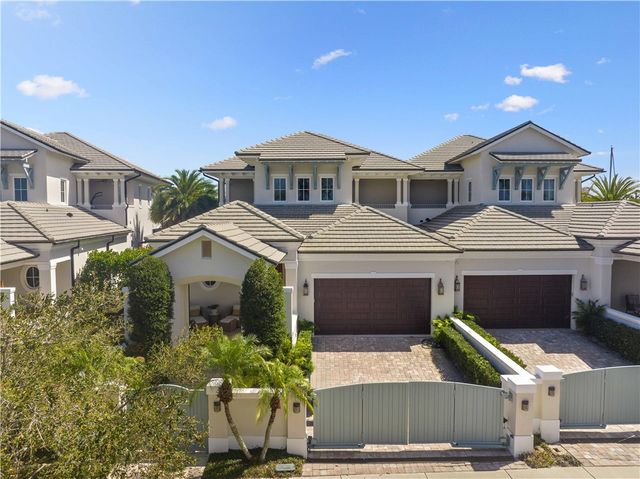 21 Royal Palm Point C, Vero Beach, FL 32960