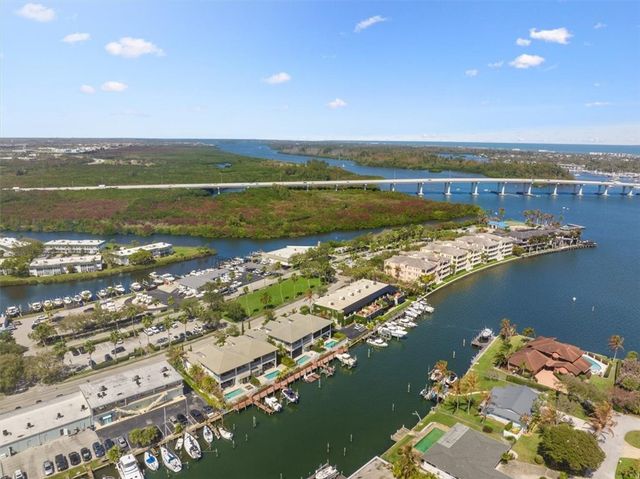 21 Royal Palm Point C, Vero Beach, FL 32960